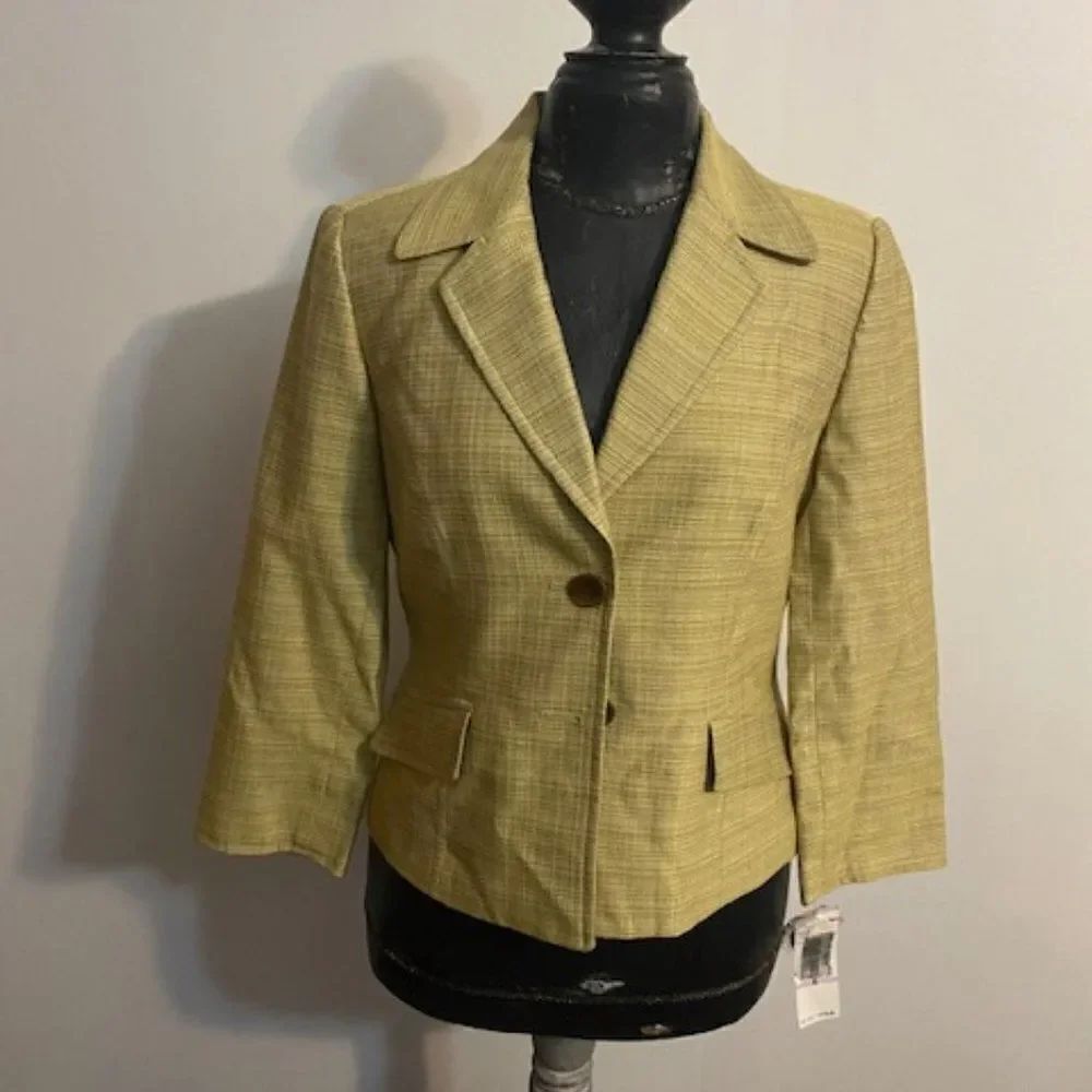 Kasper Citrine Wheat Yellow 2 button lined blazer, size 6